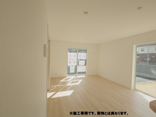 クレイドルガーデン高松市上林町第２◇耐震等級３取得の地震に強いオール電化住宅です！の居間・リビング|完成予想図
キッチンからダイニング、リビングが一直線でつながるので、料理をしながら家族の様子を見やすい、動線がシンプルになりやすい縦長リビングのお家です(^^♪