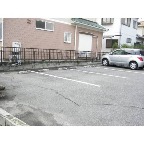コンフォート２８の駐車場