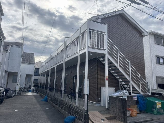 レオパレス美好町ＴＲＨの外観|外観は落ち着いています