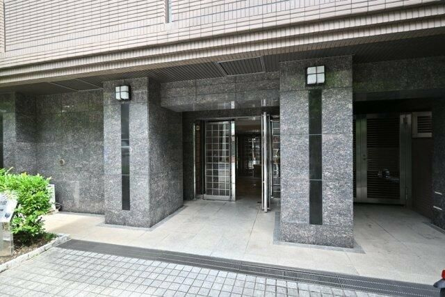 パレステュディオ飯田橋のエントランス