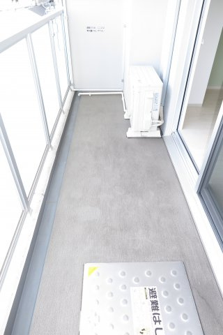 クリプトメリアニホンバシのバルコニー