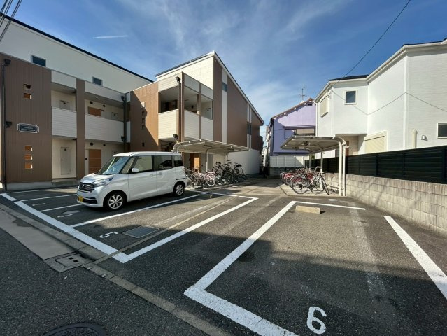 フジパレス　ソレイユ　クーシャン の駐車場
