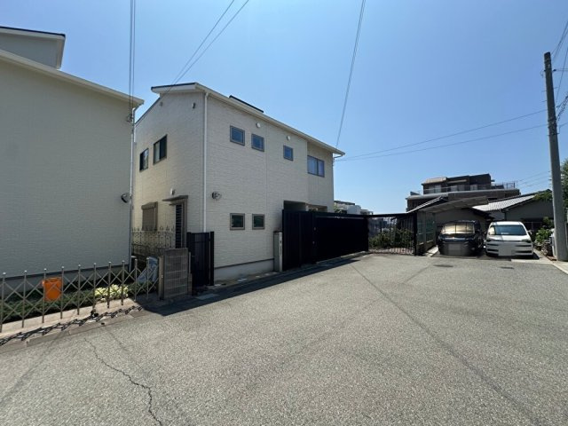 明石市東野町の前面道路含む現地写真|【前面通路含む現地写真】
前面通路は車の通り抜けができないため、小さいお子様がいるご家庭にもおすすめの環境です。