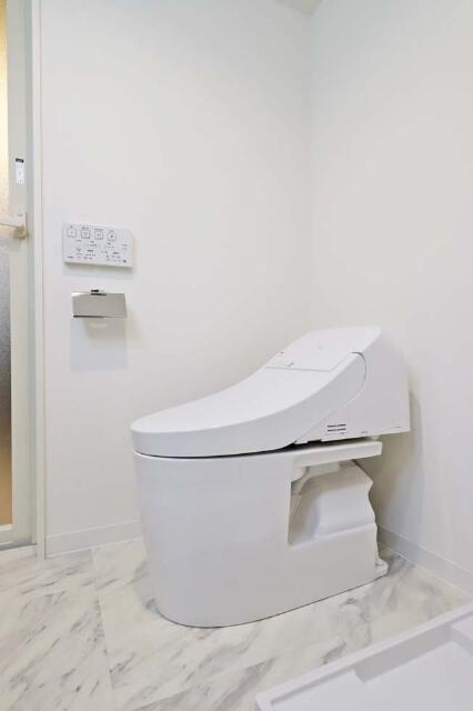 ＶＥＲＸＥＥＤ　ＳＴＡＩＲ　Ｏｍｏｒｉ　Ｋｉｔａのトイレ|シンプルで使いやすいトイレです