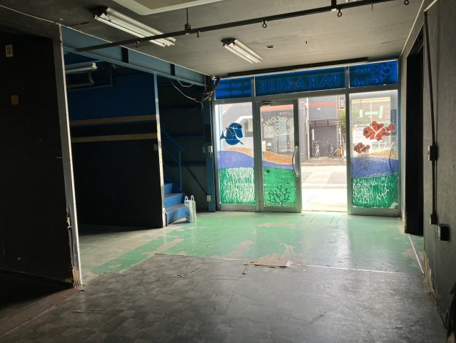 八幡１６８倉庫のエントランス