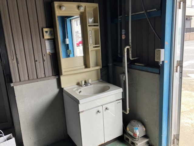 八幡１６８倉庫の洗面所