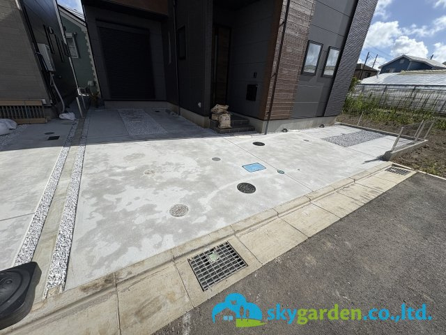 藤沢市長後3期　新築戸建　全3棟２号棟の駐車場|車種により２台駐車可能