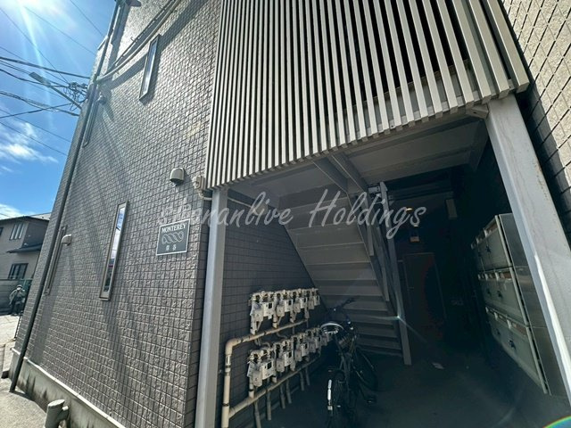 モントレー岸谷のエントランス