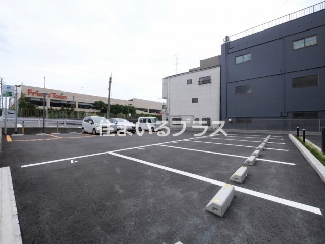 プレサンス深江橋ラヴィゲートの駐車場