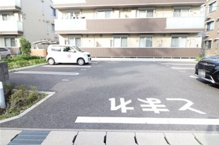 メルヴェイユおおたかの森Ⅱの駐車場