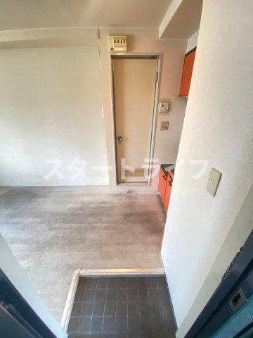 大阪市淀川区東三国５丁目の賃貸マンションの玄関