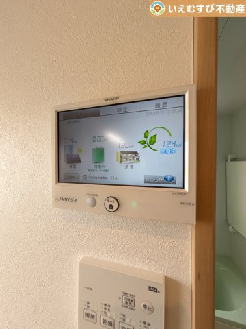 熊谷市上江袋　中古戸建の設備|太陽光発電システム搭載
大きくて見やすいパネル付き！太陽光発電でエコな暮らしを♪