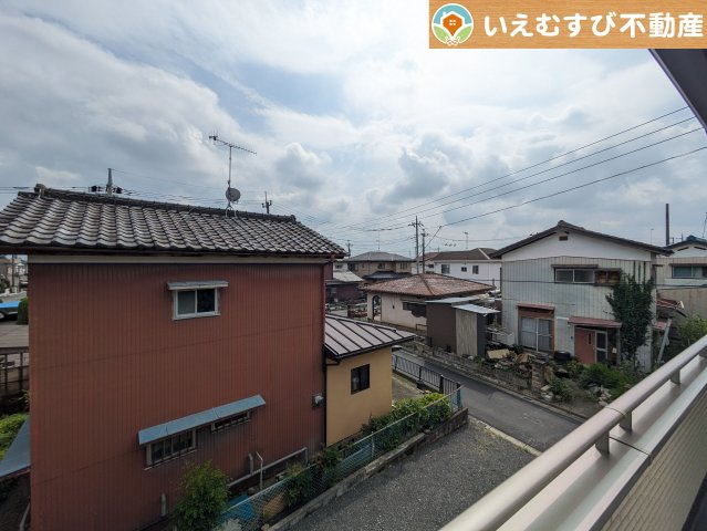 熊谷市上江袋　中古戸建の展望|高い建物が無く開放感のある展望
バルコニーからの展望も開けていて閑静な住宅地が望めます。日当りも良いですね♪