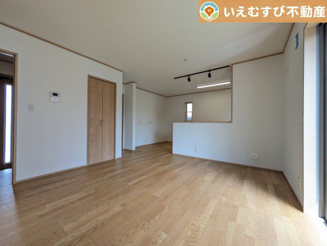 熊谷市上江袋　中古戸建の居間・リビング|ご家族みんながゆったりくつろげるリビング
ゆとりの空間でくつろいだり遊んだり、家族の時間が楽しみですね♪