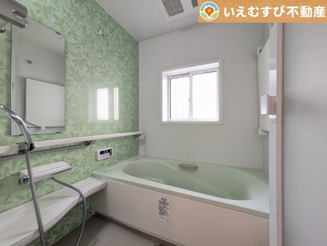 熊谷市上江袋　中古戸建の浴室|ナチュラルな色合いで落ち着いた空間
優しい色合いでくつろぎの浴室。ゆっくり過ごしながら疲れを取りましょう♪