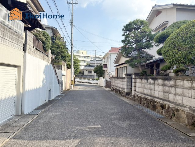 神戸市西区大津和２丁目　中古戸建の前面道路含む現地写真|●年中無休：当日予約可●前面道路は東向き幅員約5.6ｍで広々しております！交通量も少なく安心！