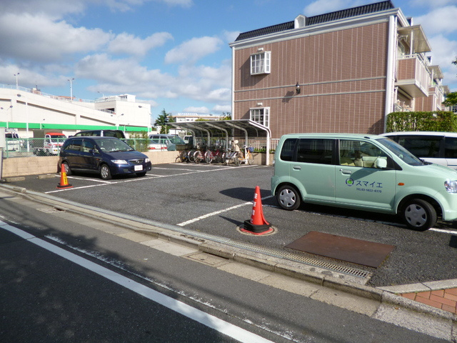 グローバルシティ参番館の駐車場|敷地内に駐車場あります。