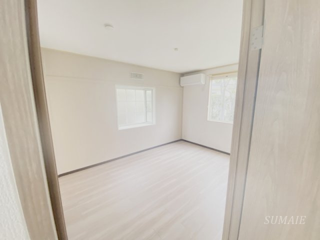 グローバルシティ参番館の洋室|2面採光で明るいお部屋です！