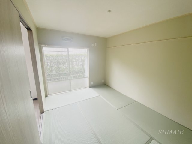 グローバルシティ参番館の和室|明るいお部屋です！
