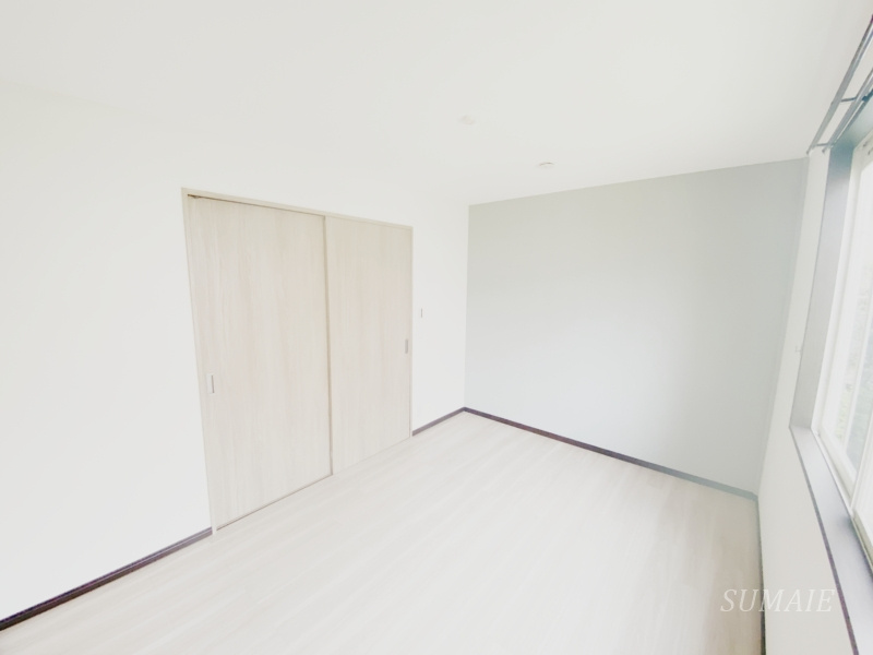 グローバルシティ参番館の寝室|大きいベットでも問題の無い安心の広さです！