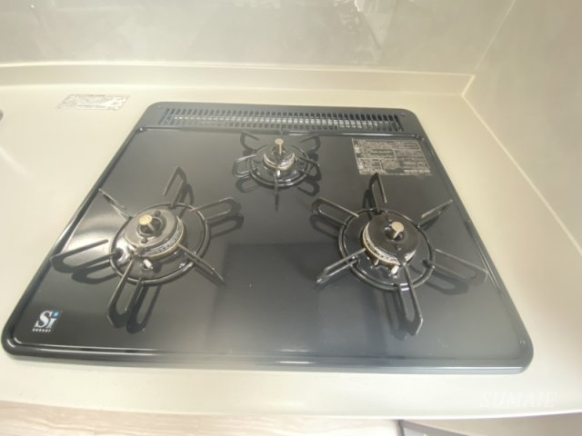 グローバルシティ参番館のキッチン|3口コンロで便利です☆