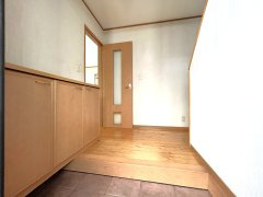 高知市杉井流　中古戸建ての玄関