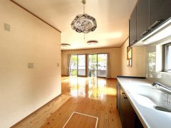 高知市杉井流　中古戸建ての居間・リビング