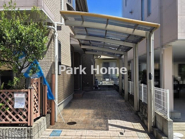 高知市杉井流　中古戸建ての駐車場