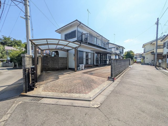 八王子市　川口町　中古戸建て（5LDK）の前面道路含む現地写真|～西側4ｍ・南側4.5ｍ道路に面しています～