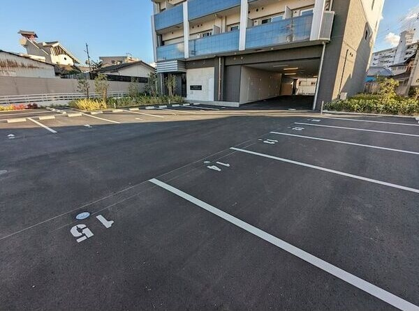 【駐車場】