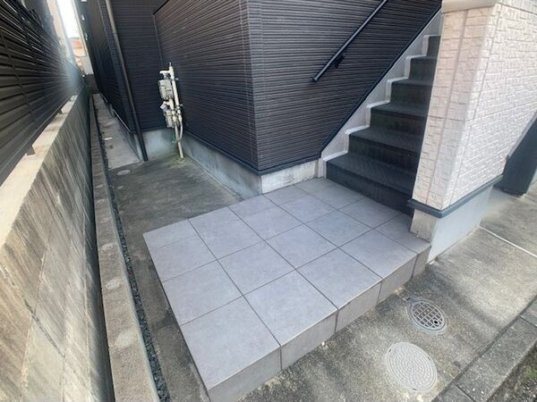 CRASTINE高畑のエントランス