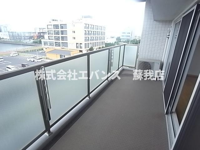 【バルコニー】 | エコロジー千葉みなとレジデンス | 暖かな日差しのふりそそぐバルコニー