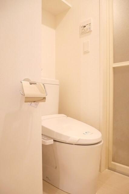 アイルプレミアム千駄木のトイレ|ゆったりとした空間のトイレです
