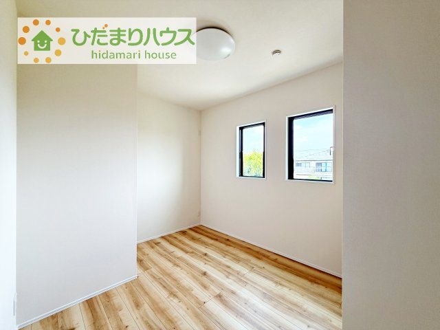 【洋室】 | 牛久市中央1丁目　新築戸建　1号棟 | お掃除しやすく、清潔感を保てるのでダニも発生しにくいフローリング♪