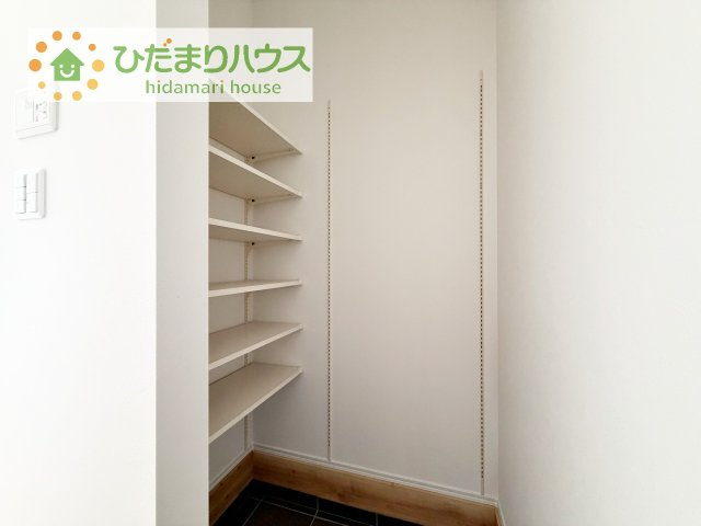 【収納】 | 牛久市中央1丁目　新築戸建　1号棟 | シューズクロークは、レインコートやベビーカー、ゴルフバッグなど大きな荷物を置けるので、
いつでも玄関を綺麗に保てます(*^-^*)