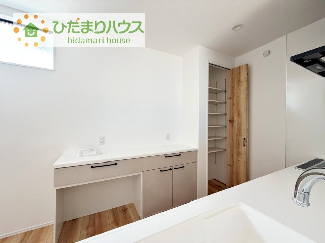 【キッチン】 | 牛久市中央1丁目　新築戸建　1号棟 | 備え付け収納で、スッキリお片付け！