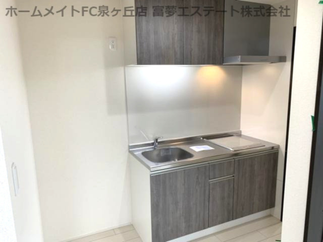 【キッチン】 | フジパレス関茶屋N | 冷蔵庫スペース
※イメージ　同物件別号室の写真