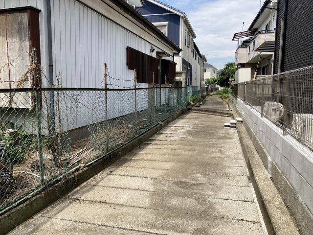 鴻巣市松原２丁目　売地の周辺|北側の水路