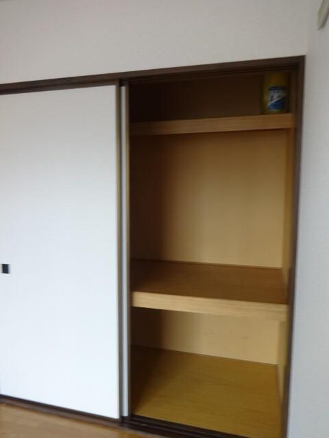 八王子市越野のアパートの収納