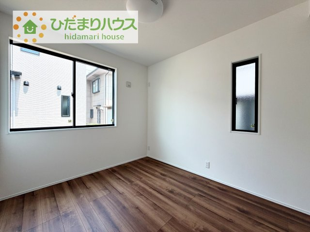 【洋室】 | 牛久市中央1丁目　新築戸建　3号棟 | 窓が多く、明るい空間を演出してくれます(*^^*)