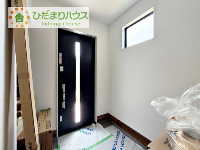 【玄関】 | 牛久市中央1丁目　新築戸建　3号棟 | 毎日「行ってきます」「ただいま」をいう玄関は明るく光が差し込みます♪