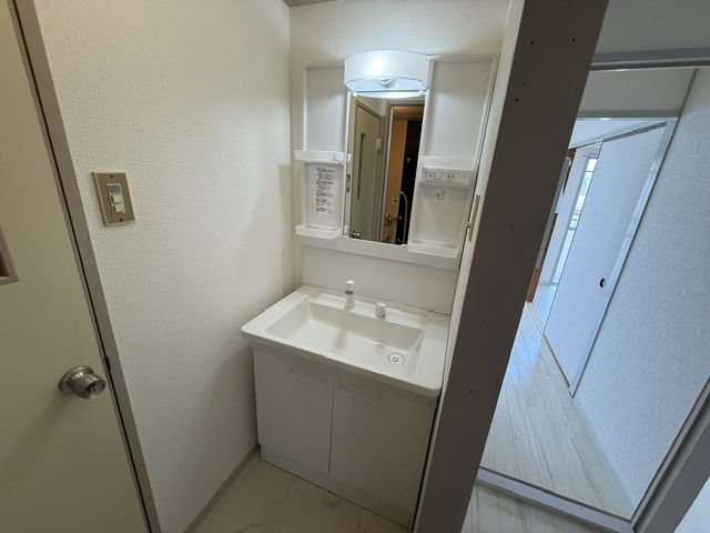 高木マンションの独立洗面台