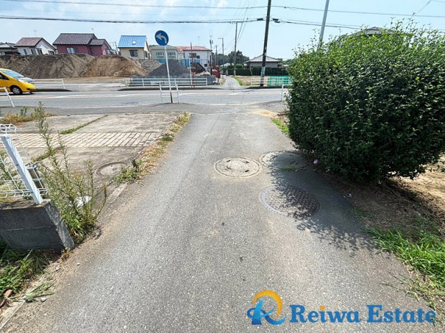 中古戸建　茅ヶ崎市中島の前面道路含む現地写真