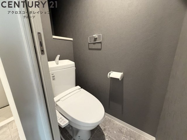 温水洗浄便座付きのトイレです♪