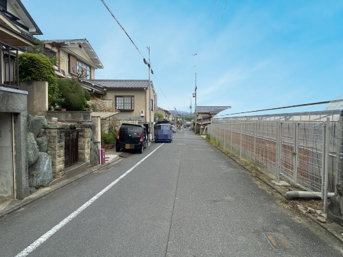 紫野西泉堂町 中古戸建の前面道路含む現地写真