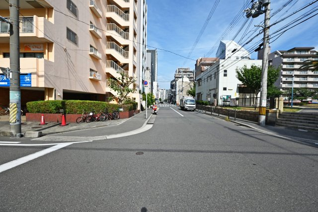 ストーク天神ハイムの周辺|近隣に小・中学校が揃っています。通学時間の負担を軽減でき、お子さまの毎日の通学も安心です。