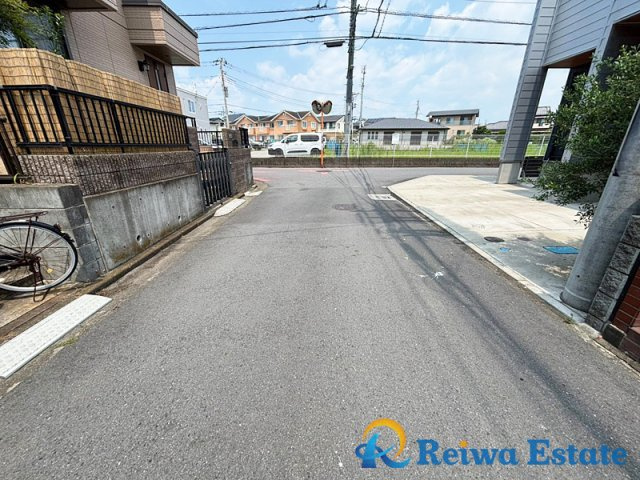 中古戸建　茅ヶ崎市白浜町の前面道路含む現地写真