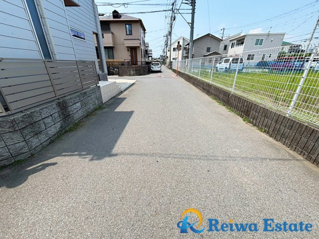 中古戸建　茅ヶ崎市白浜町の前面道路含む現地写真