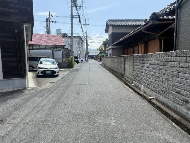 泉佐野市日根野　中古戸建の前面道路含む現地写真