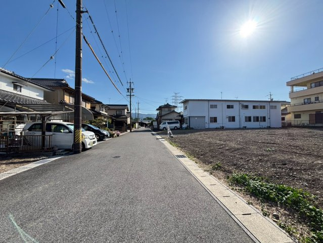 売土地　不破郡垂井町綾戸　全4区画分譲の前面道路含む現地写真